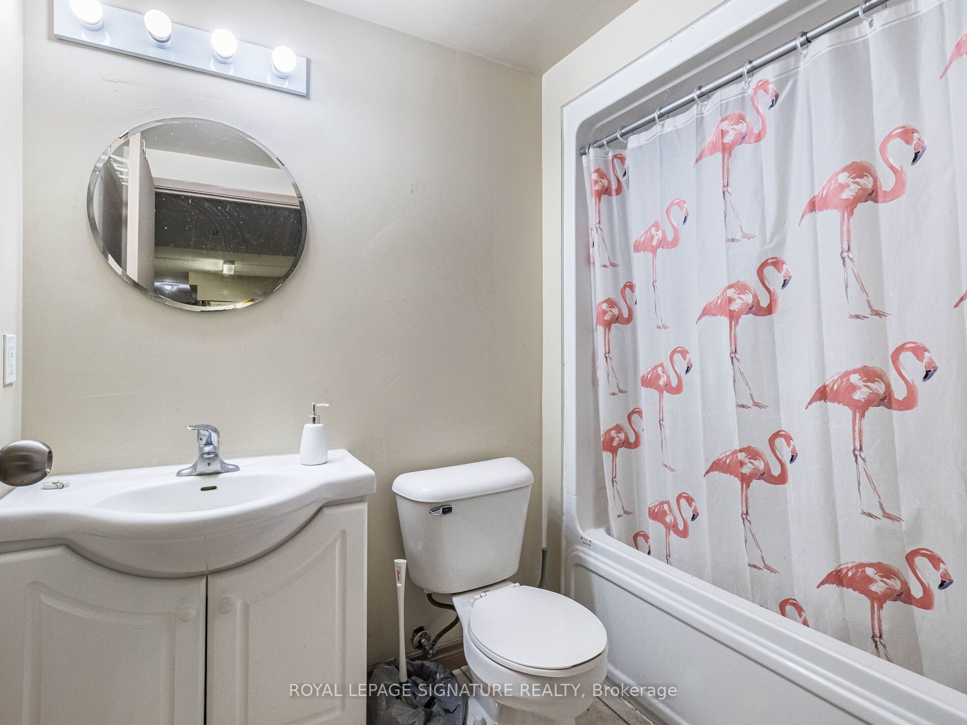 251 Lester St, #206