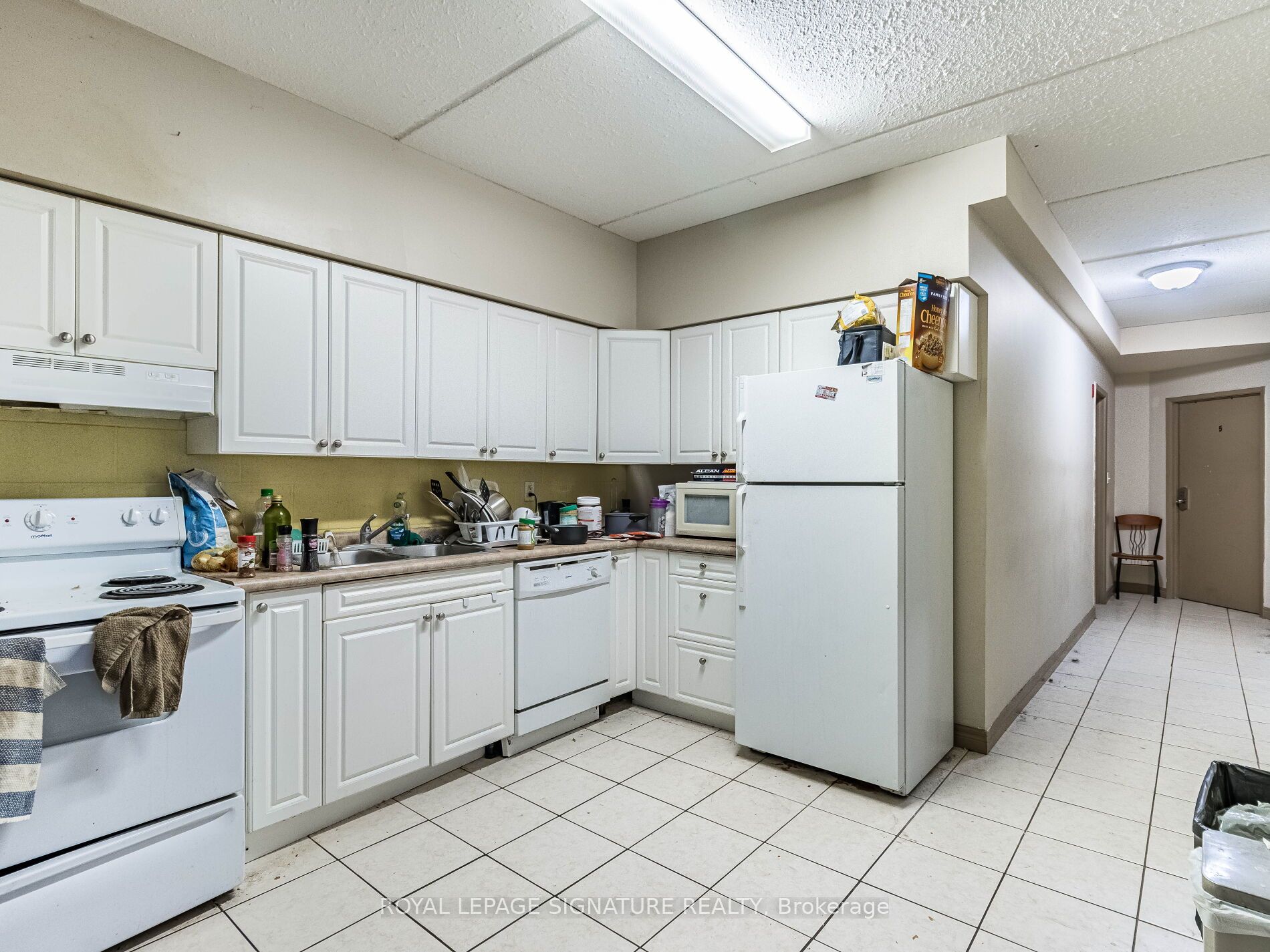 251 Lester St, #206