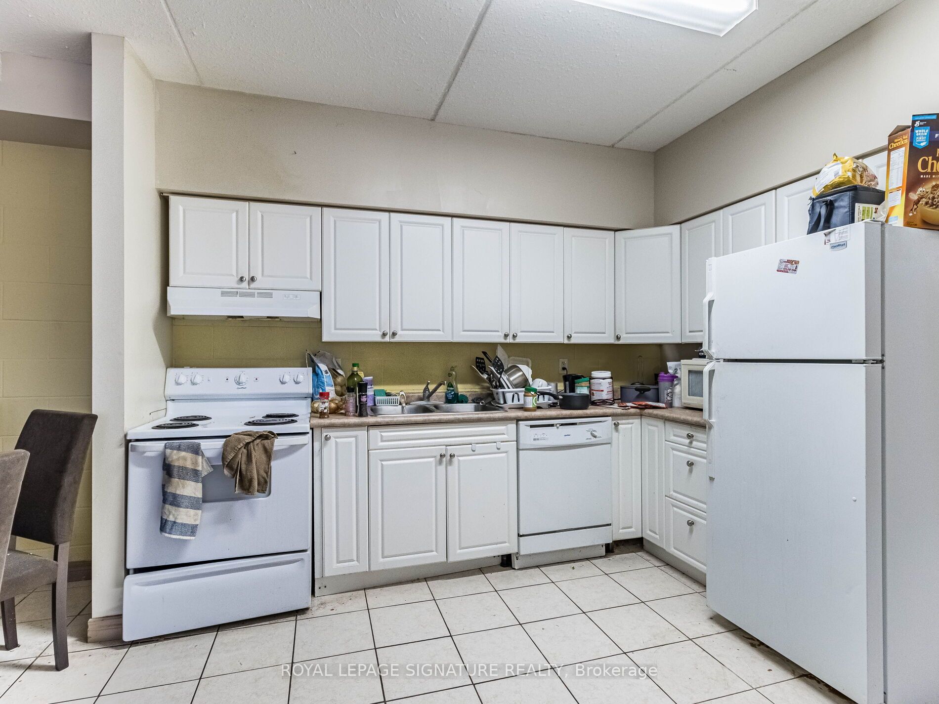 251 Lester St, #206