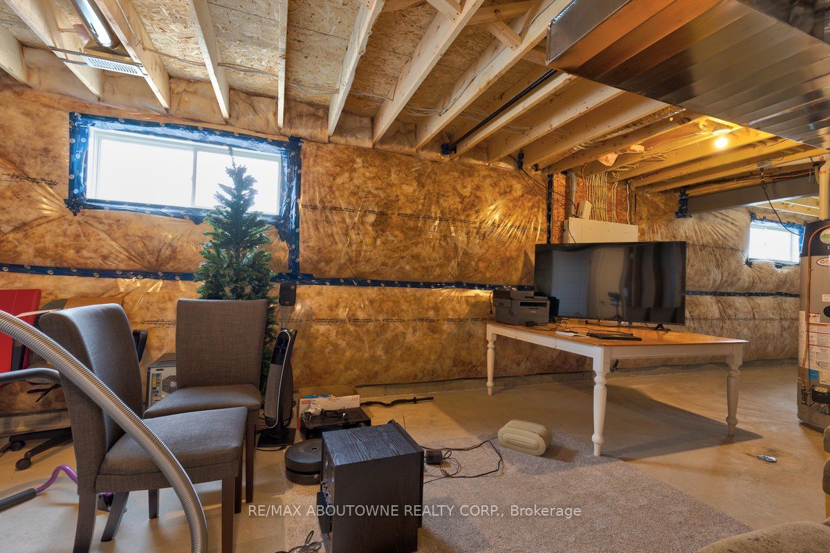 21 Sycamore Drive N