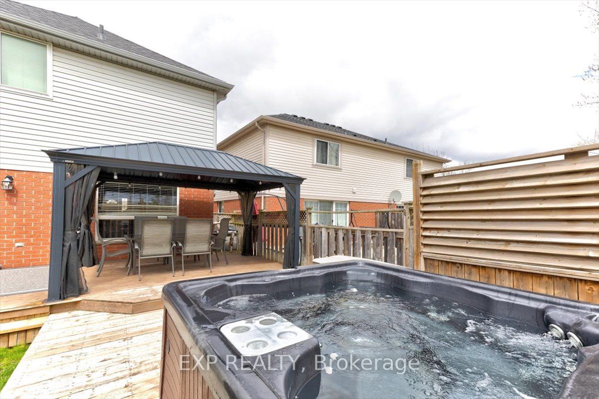 507 Commonwealth Crescent