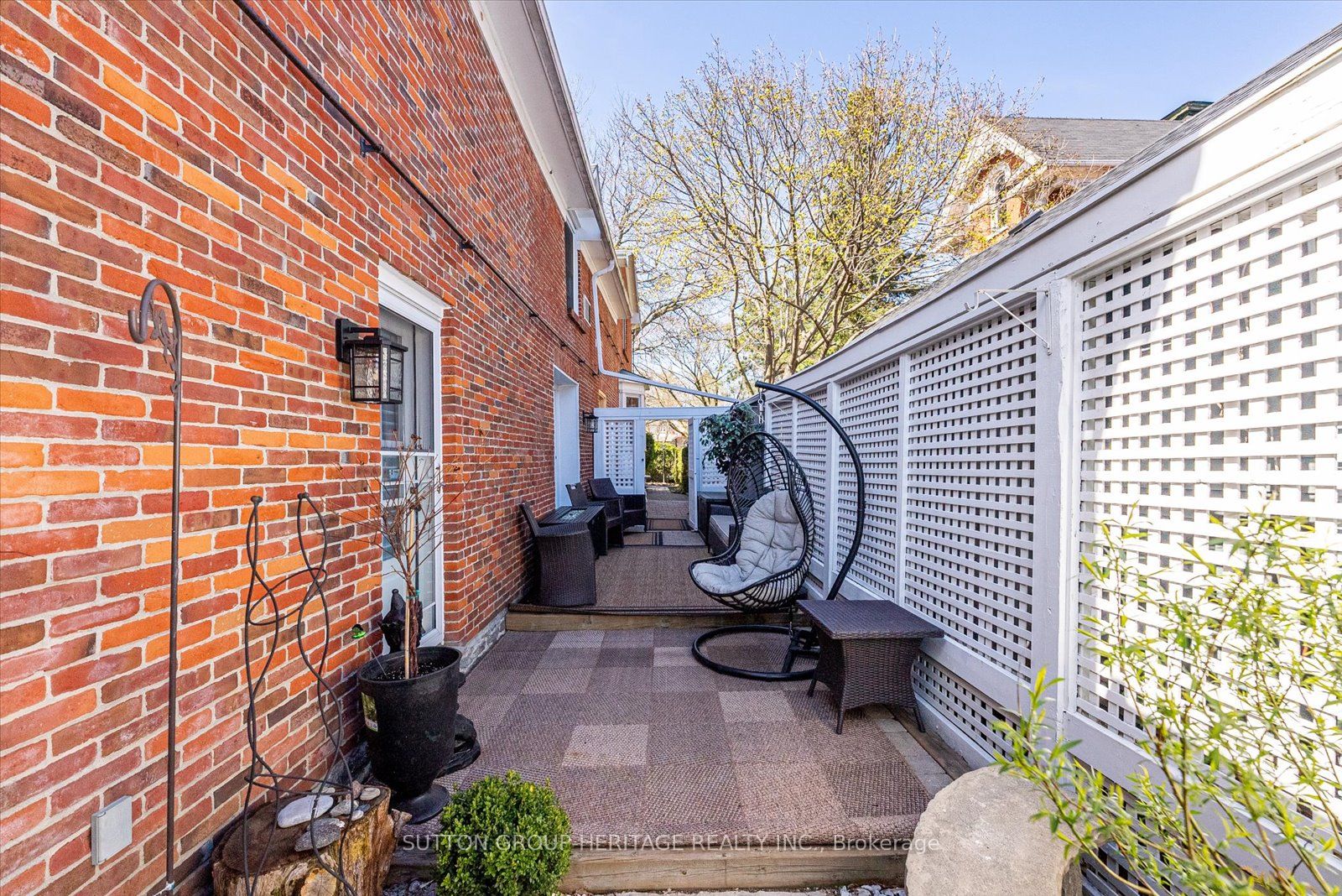 99 Bridge Street E #5