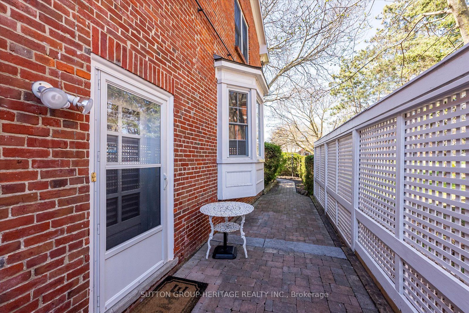 99 Bridge Street E #5