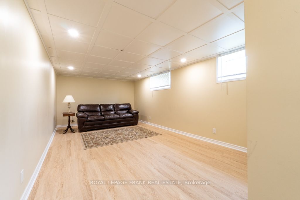 100 Colborne Street W