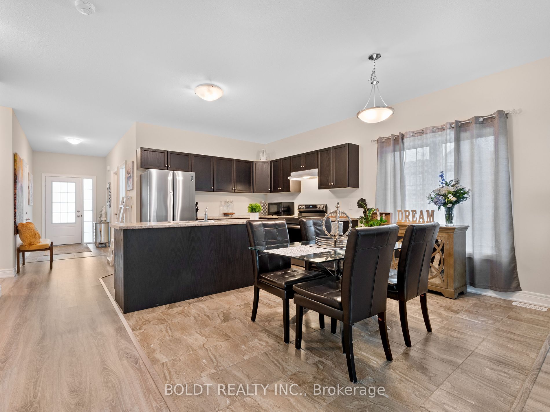 412 Hummel Crescent
