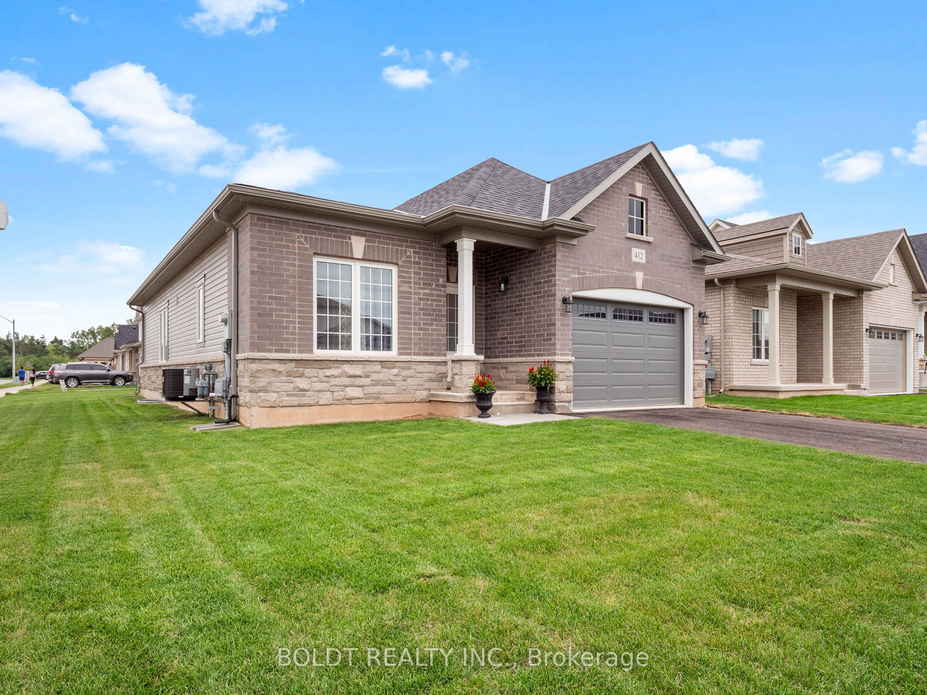 412 Hummel Crescent