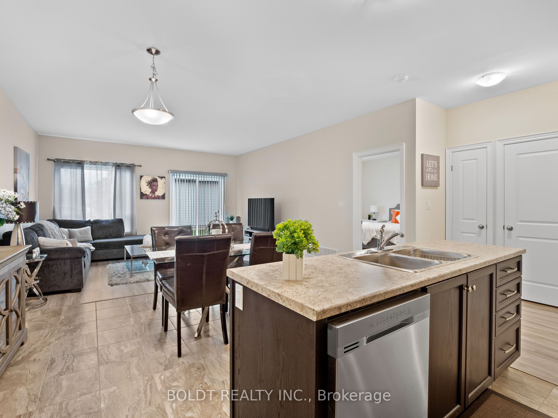 412 Hummel Crescent