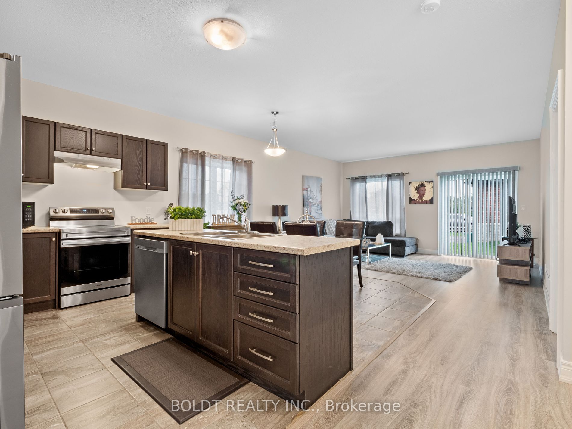 412 Hummel Crescent