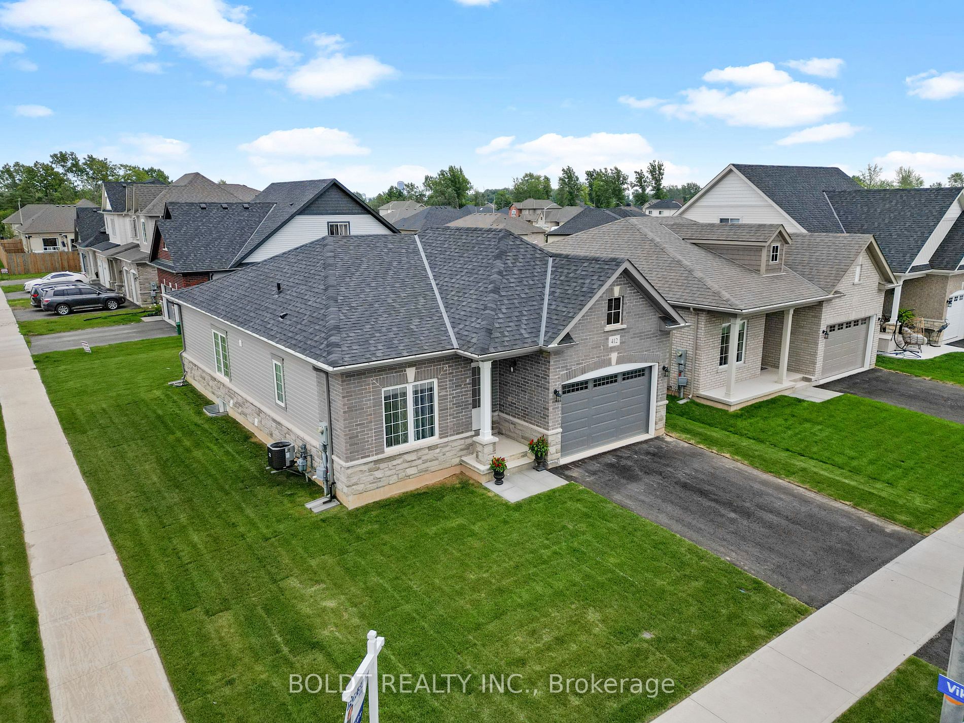 412 Hummel Crescent