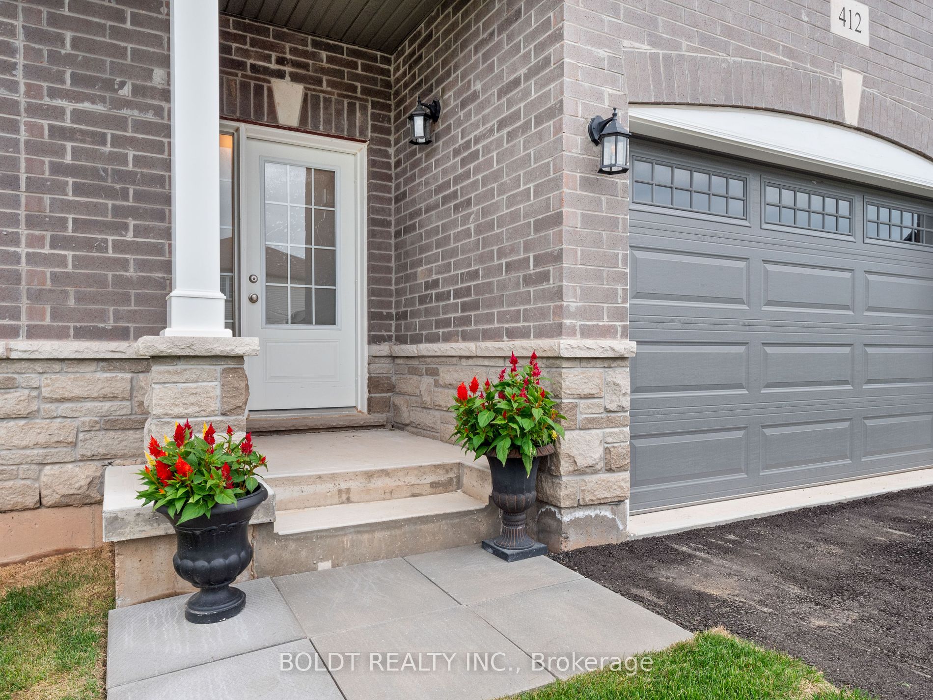 412 Hummel Crescent