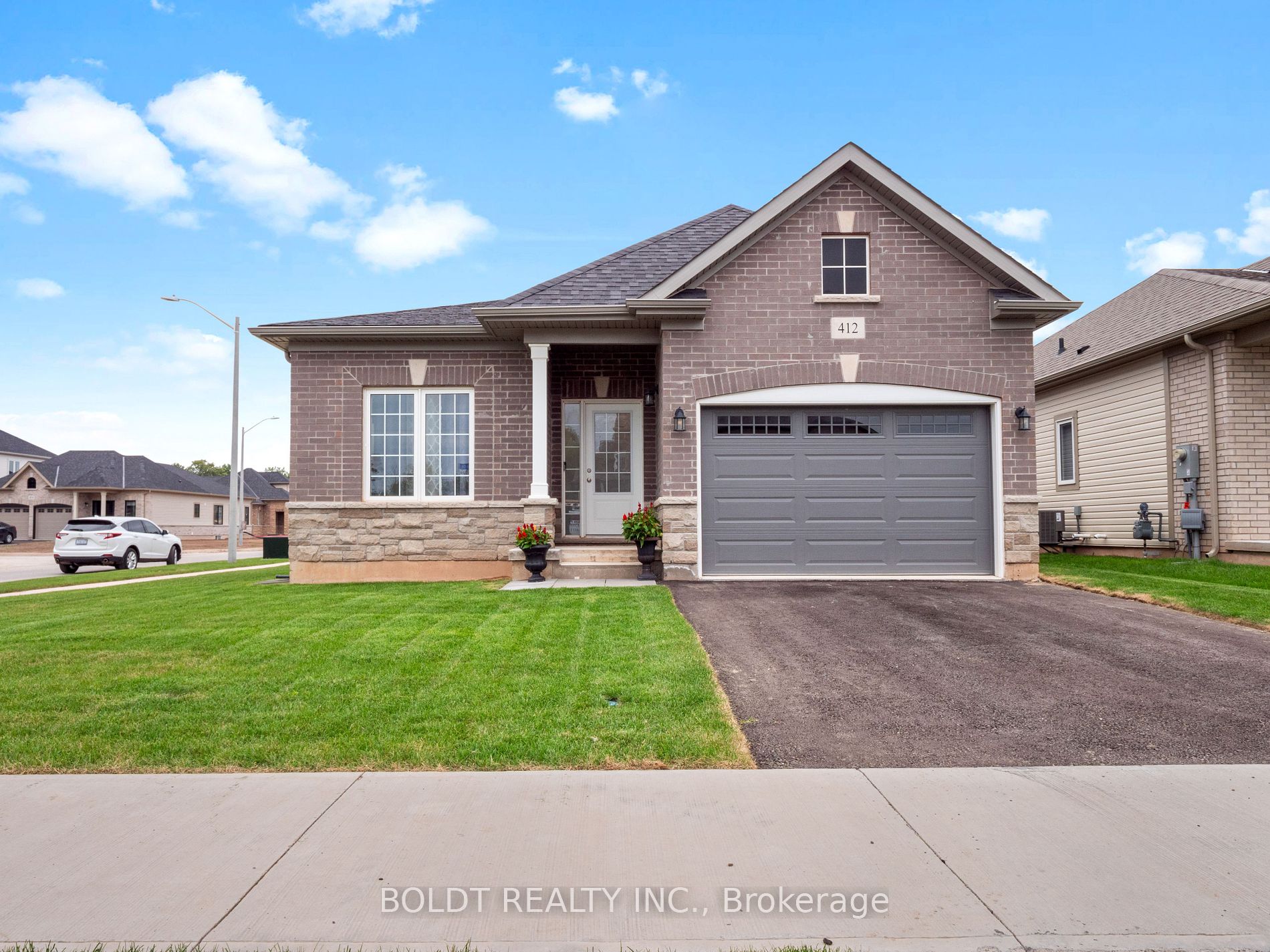 412 Hummel Crescent