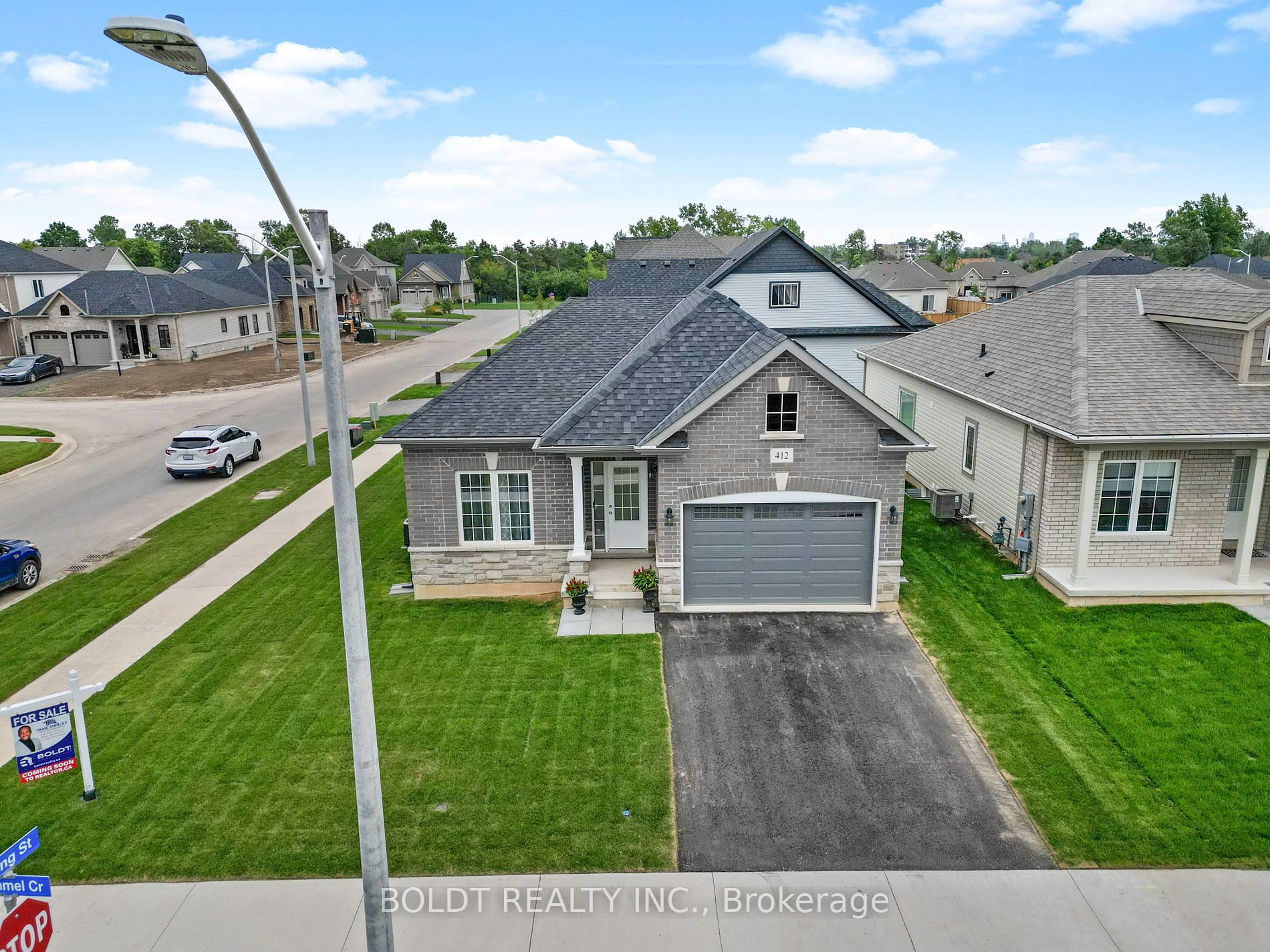 412 Hummel Crescent