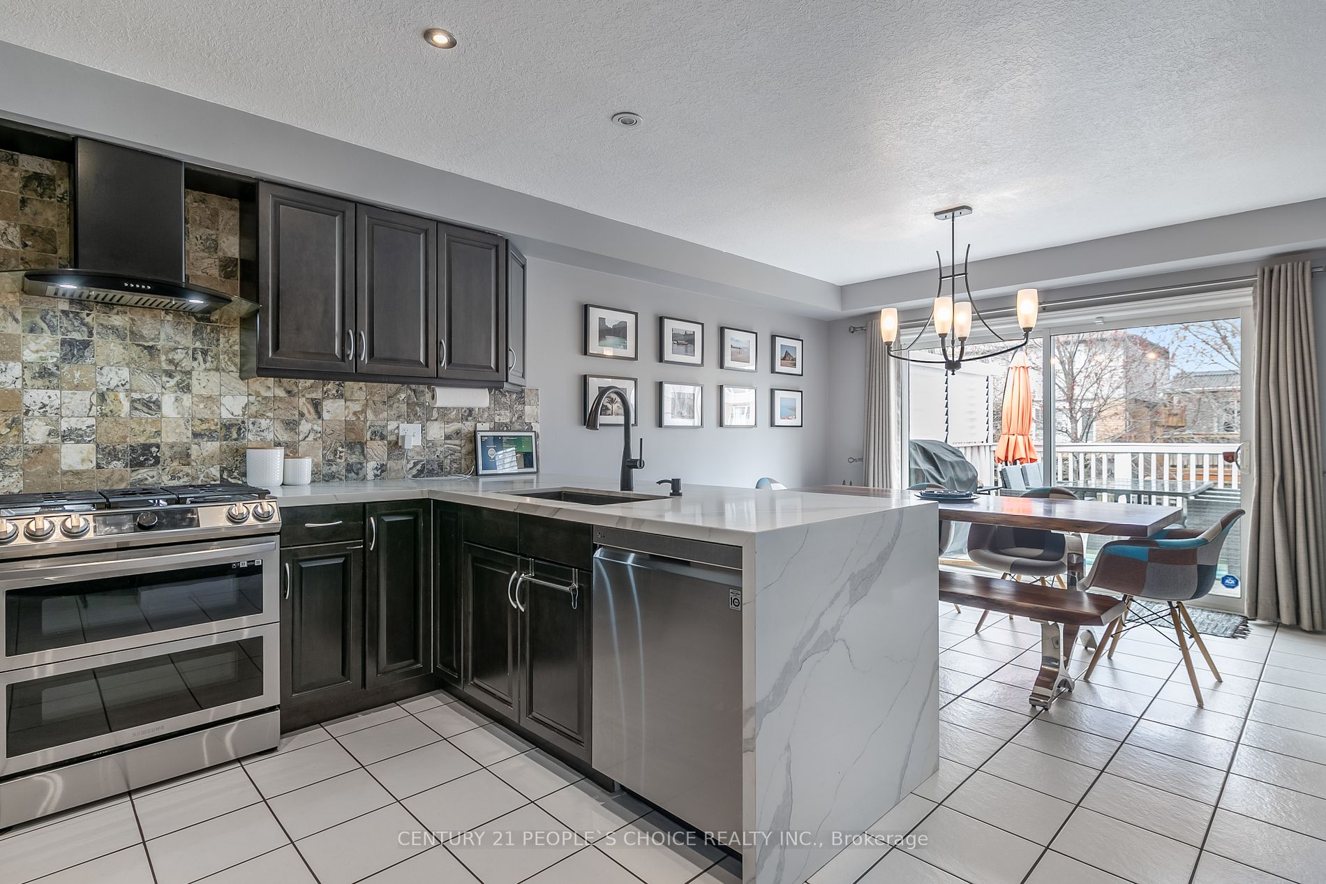 52 Grey Oak Dr