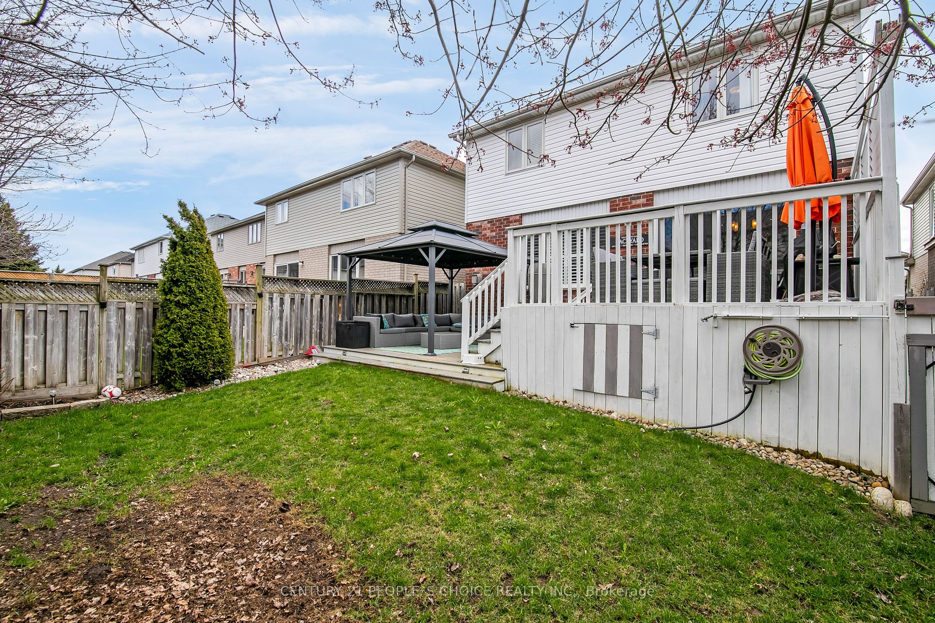 52 Grey Oak Dr