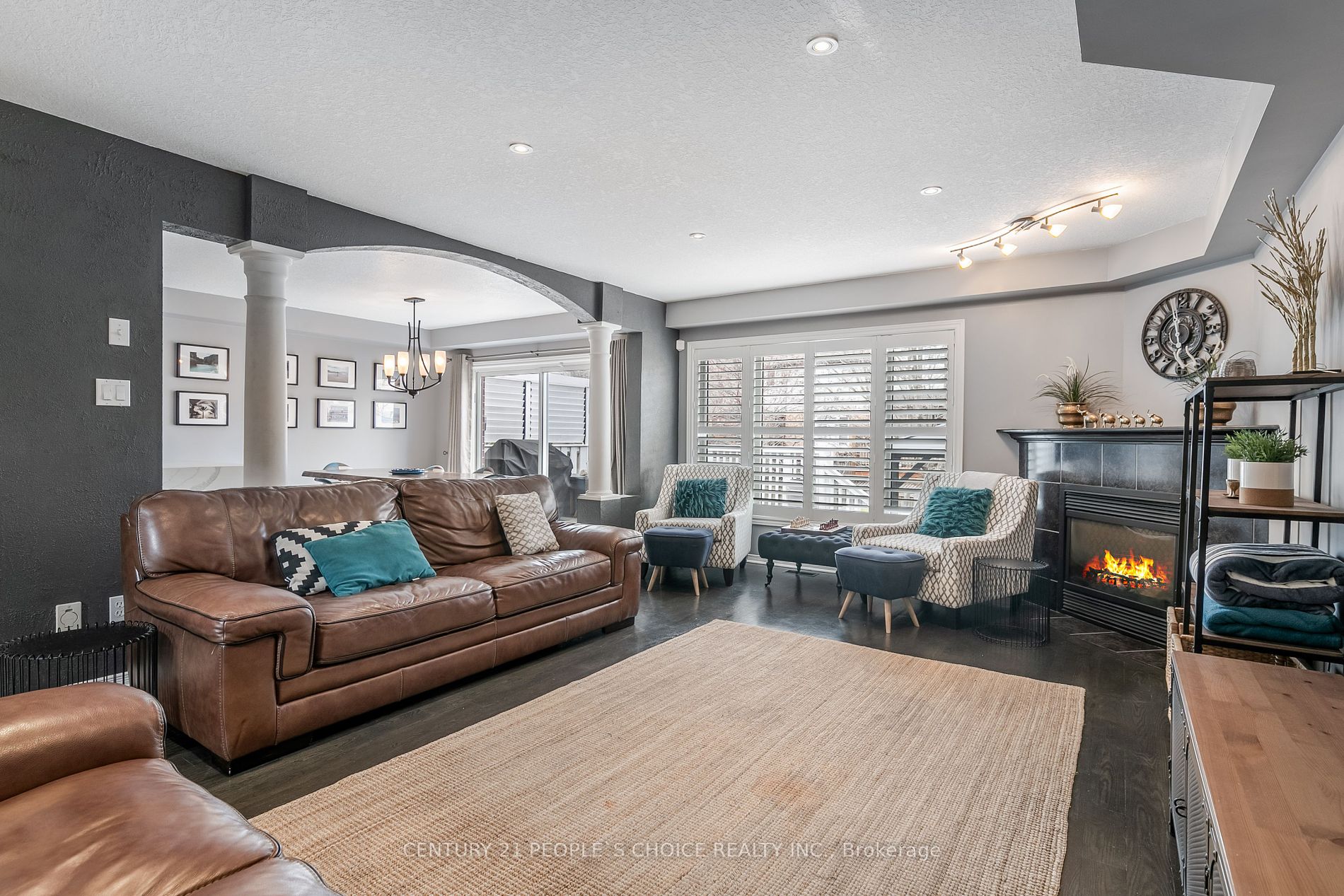 52 Grey Oak Dr