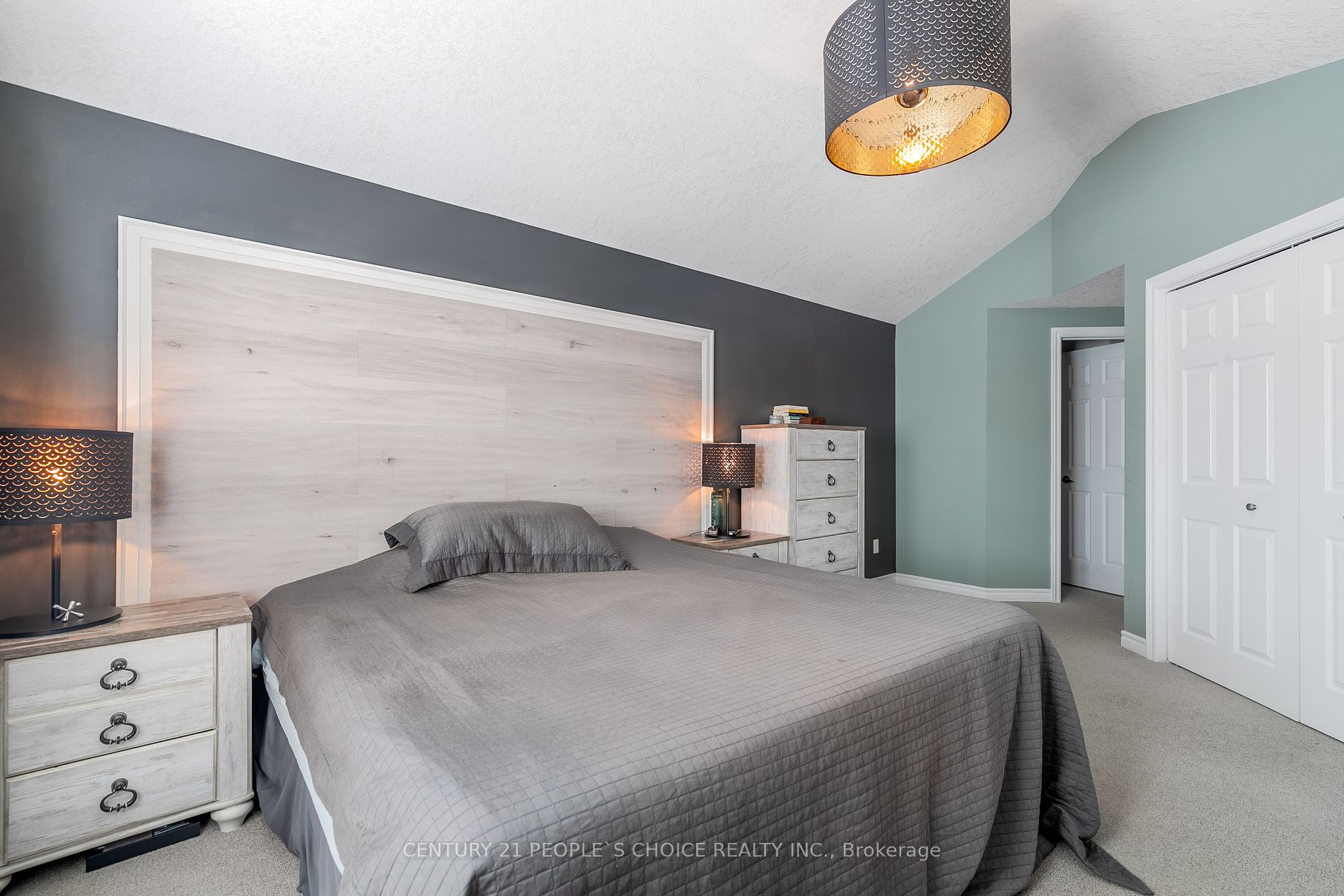 52 Grey Oak Dr