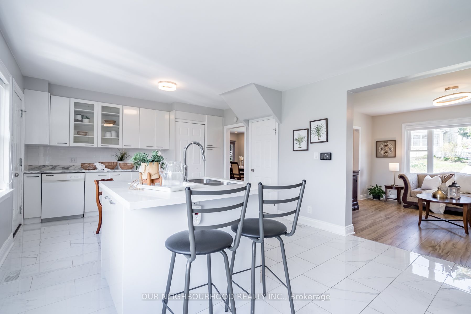 44 Elgin Street N