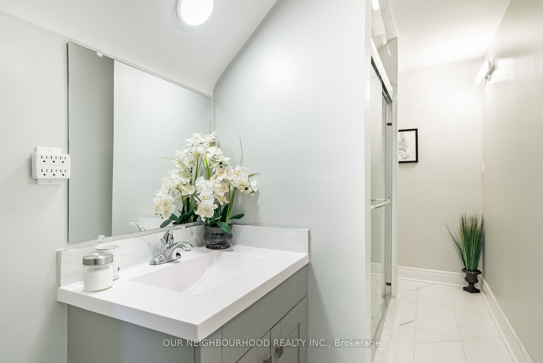 44 Elgin Street N