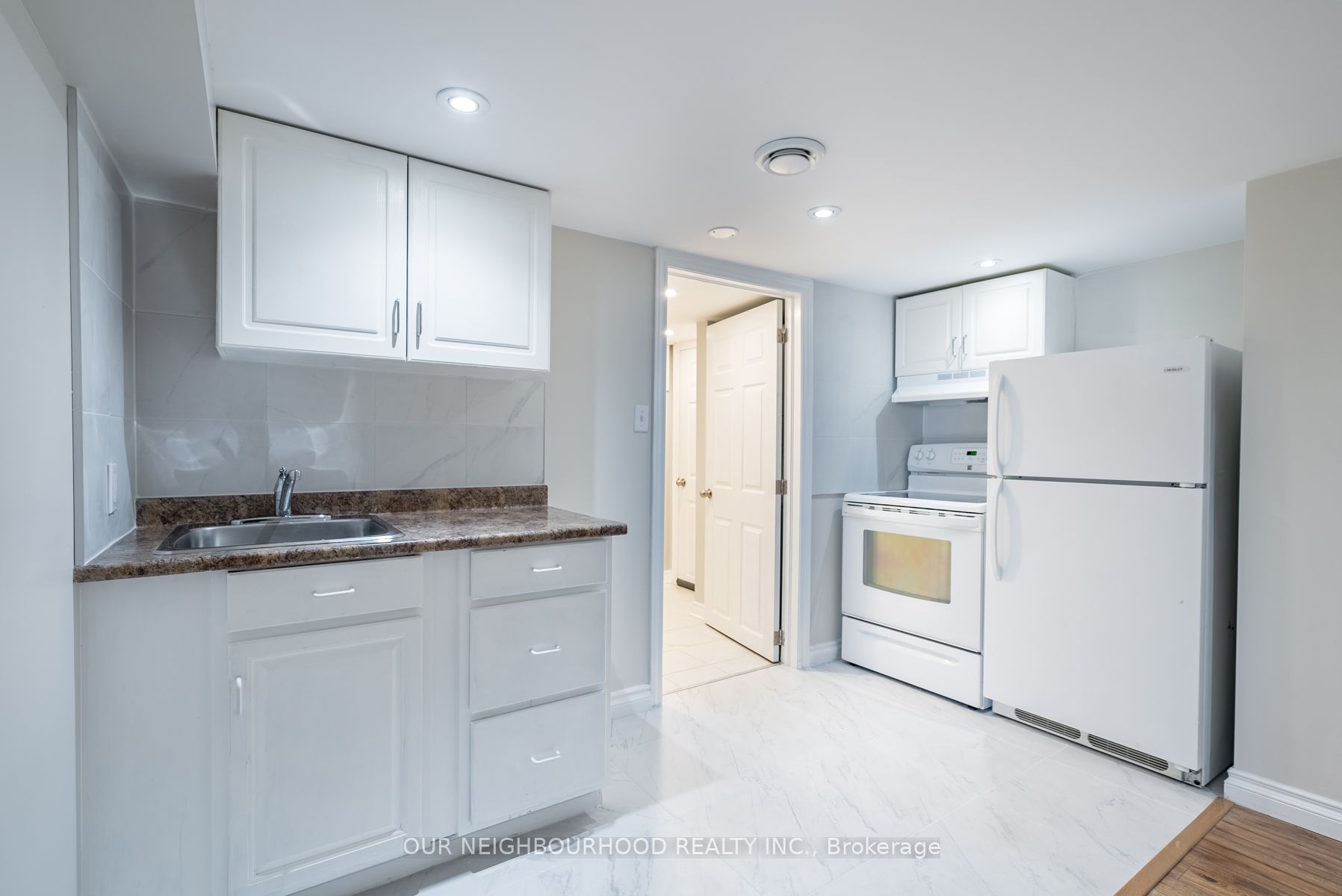 44 Elgin Street N
