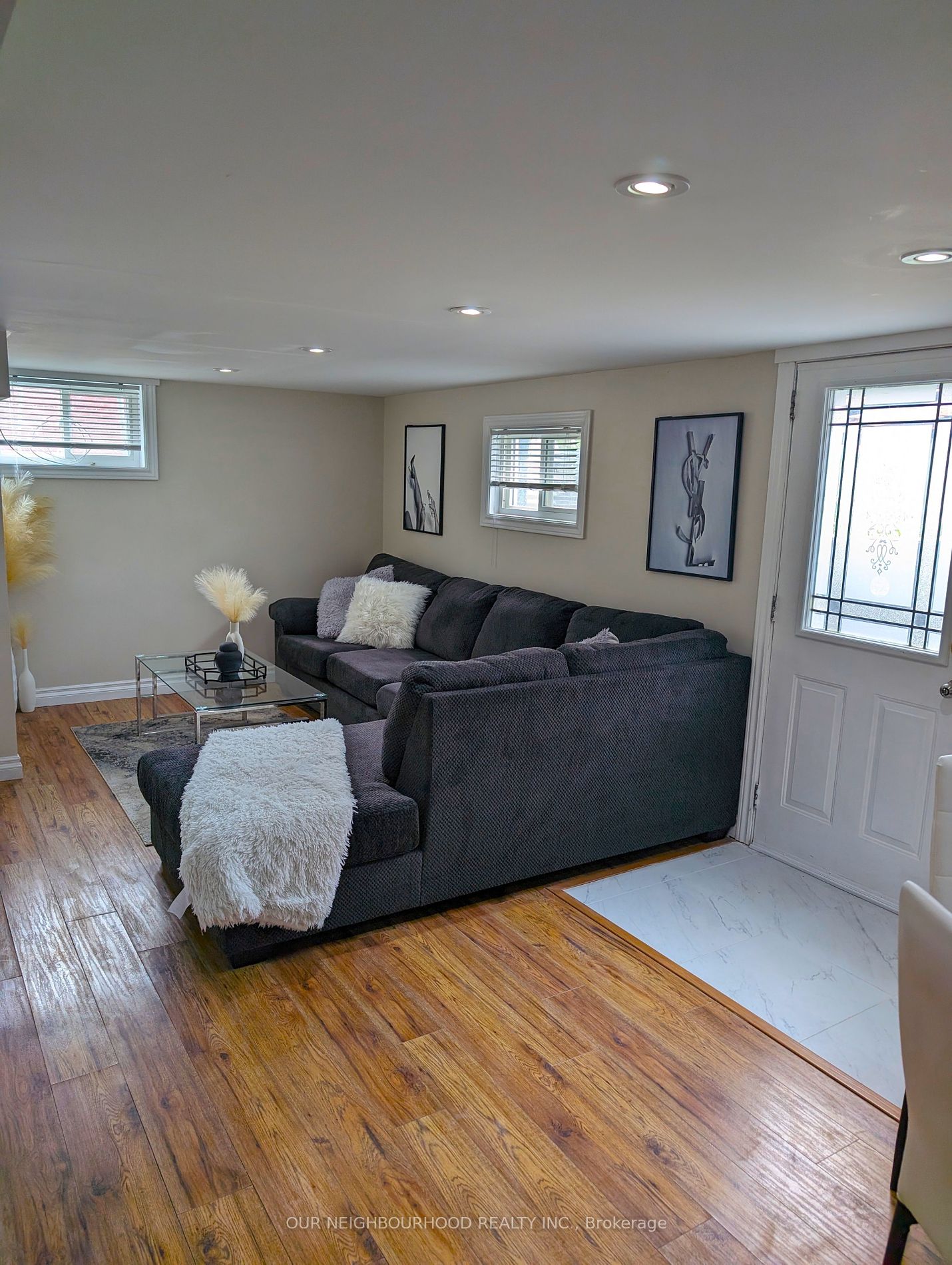 44 Elgin Street N