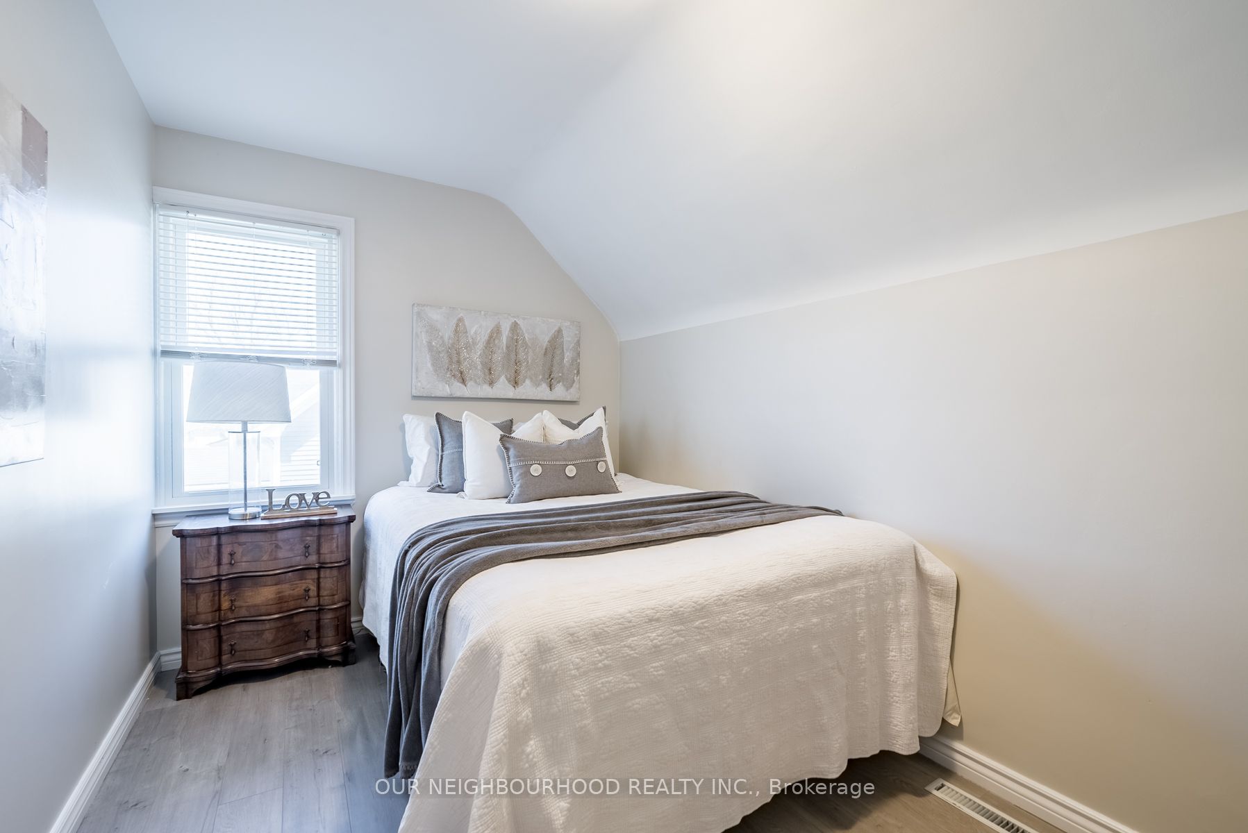 44 Elgin Street N