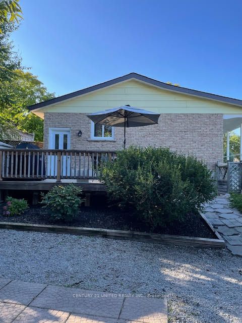 1533 Redwood Drive