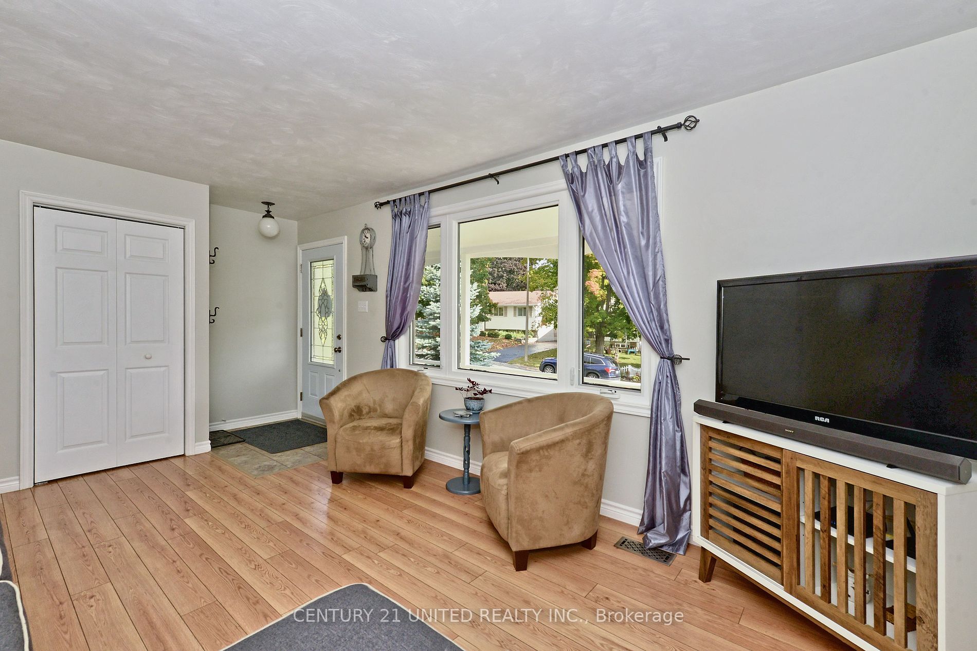 1533 Redwood Drive