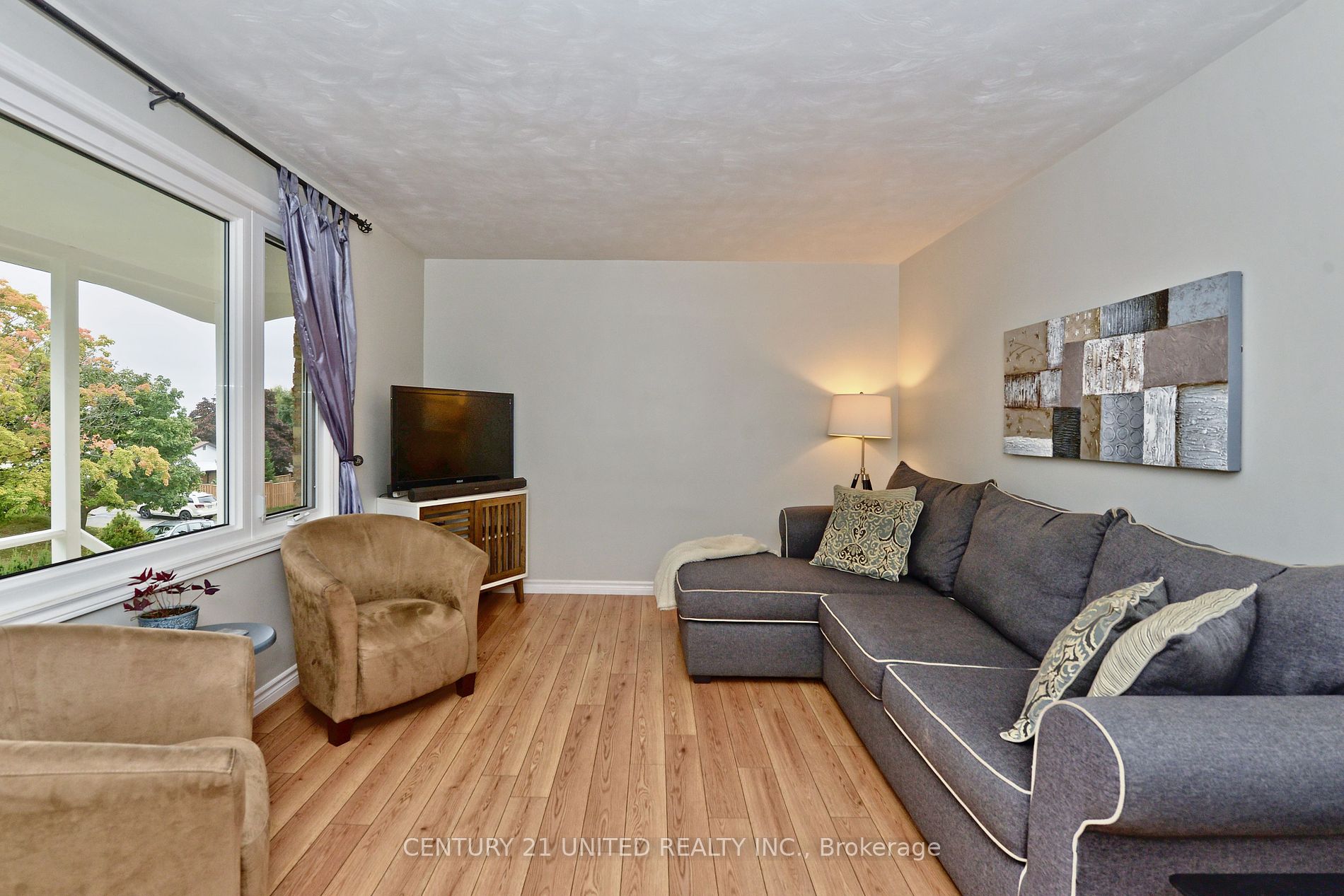 1533 Redwood Drive