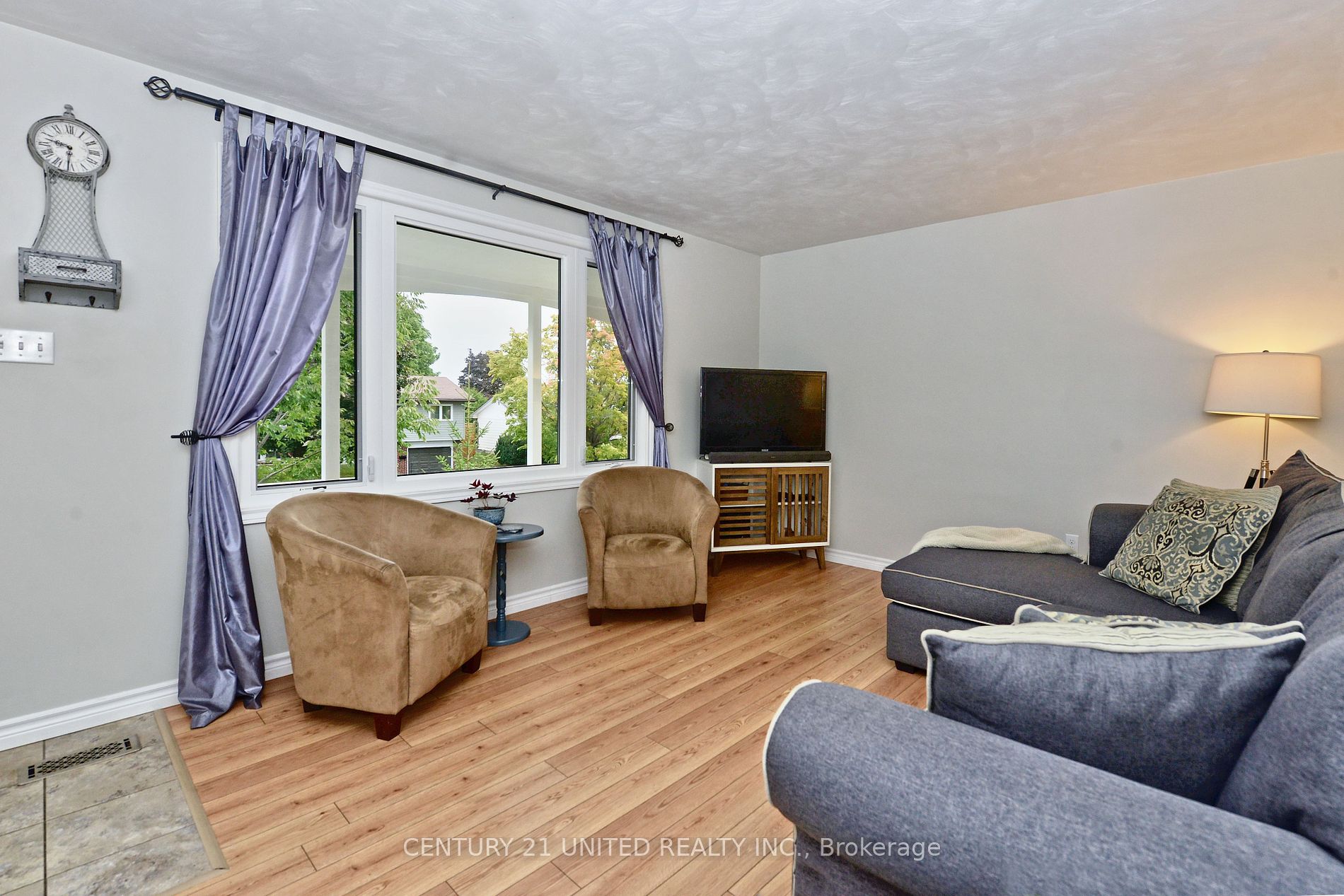 1533 Redwood Drive