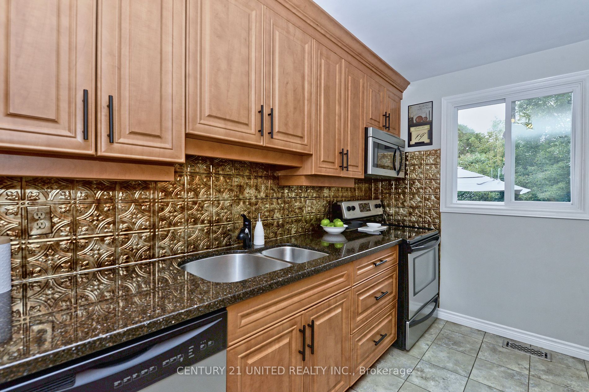 1533 Redwood Drive