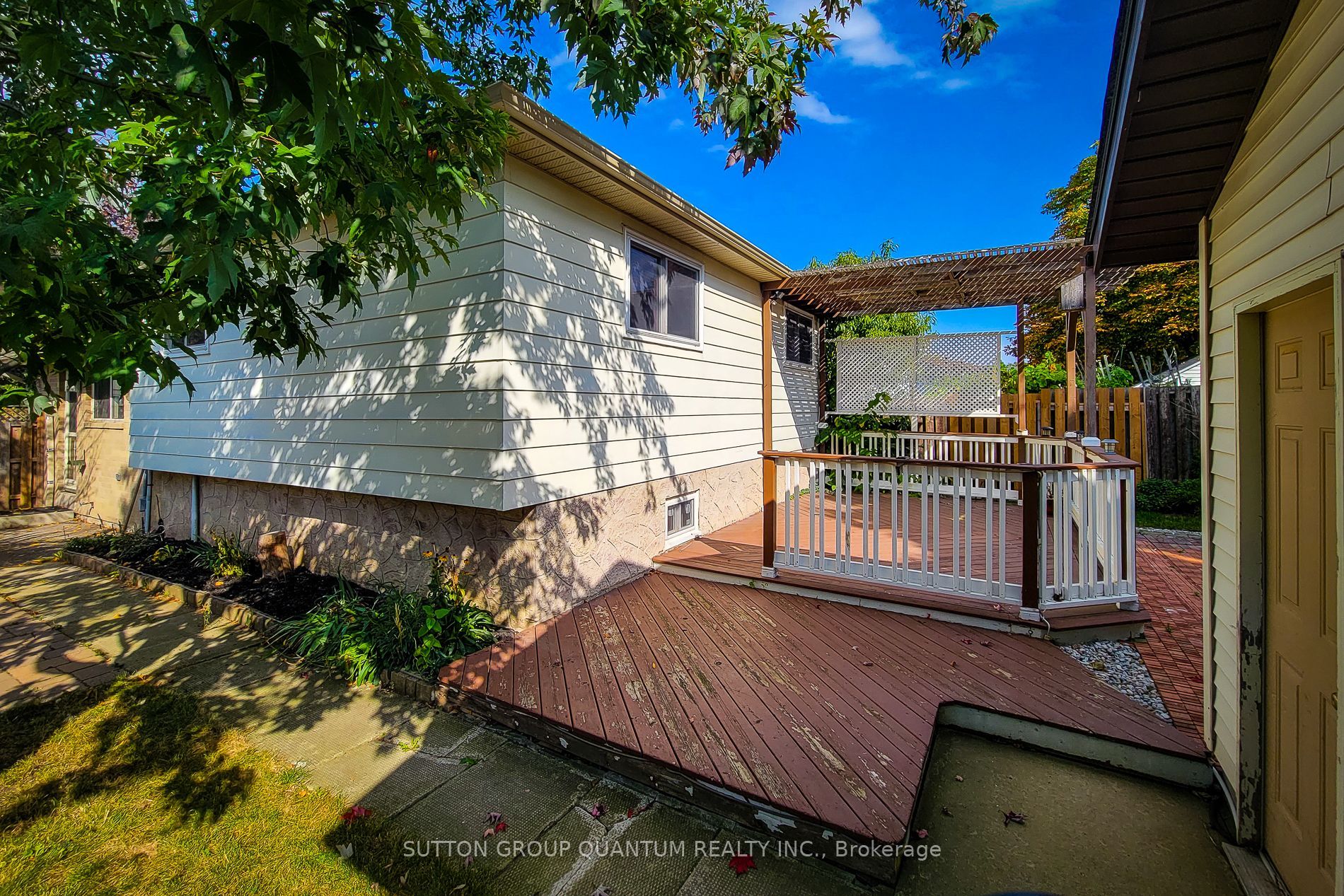 493 Brigadoon Dr