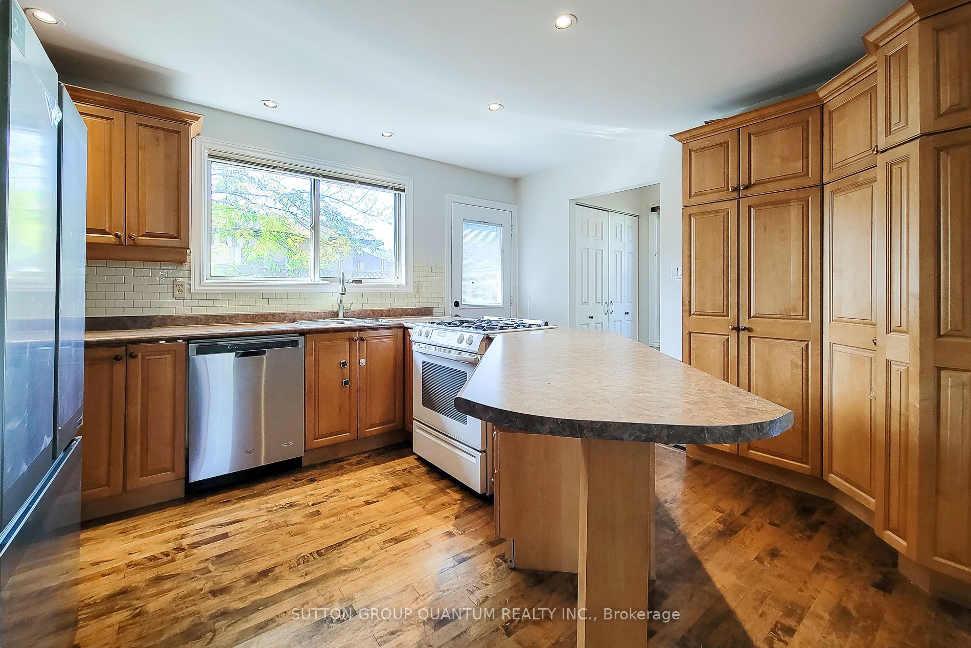 493 Brigadoon Dr