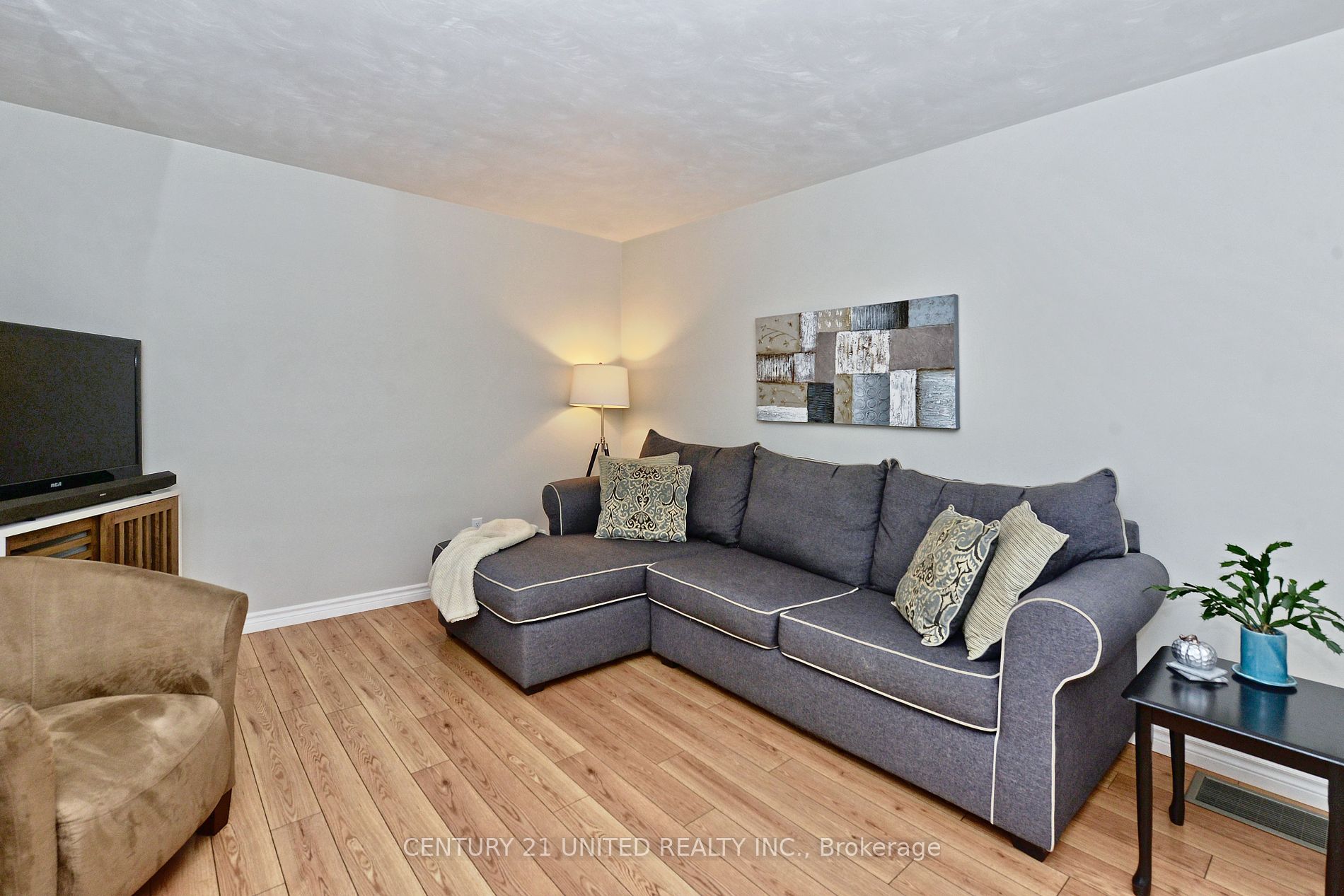 1533 Redwood Drive