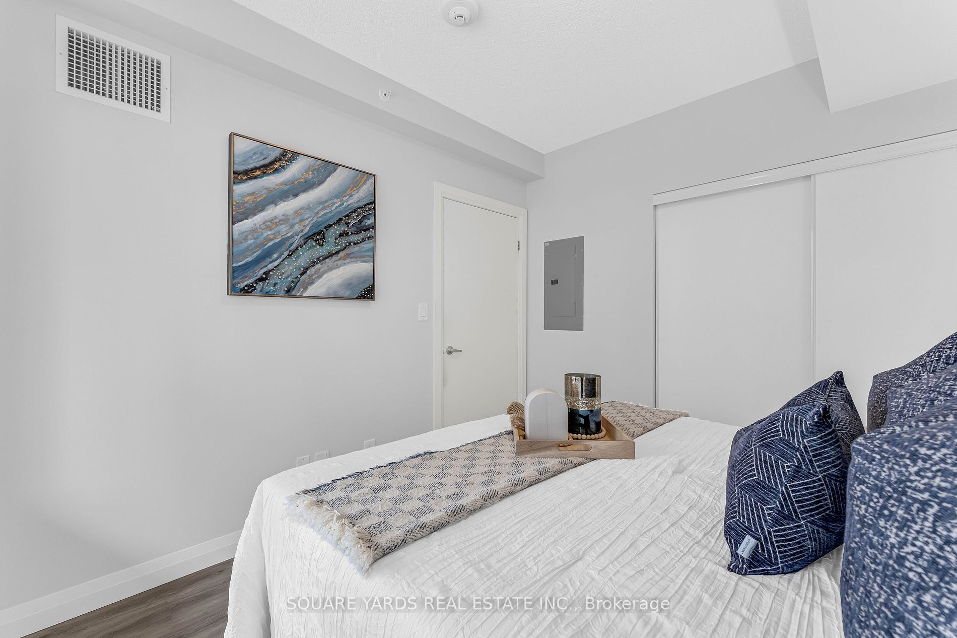 53 Arthur St S, #404