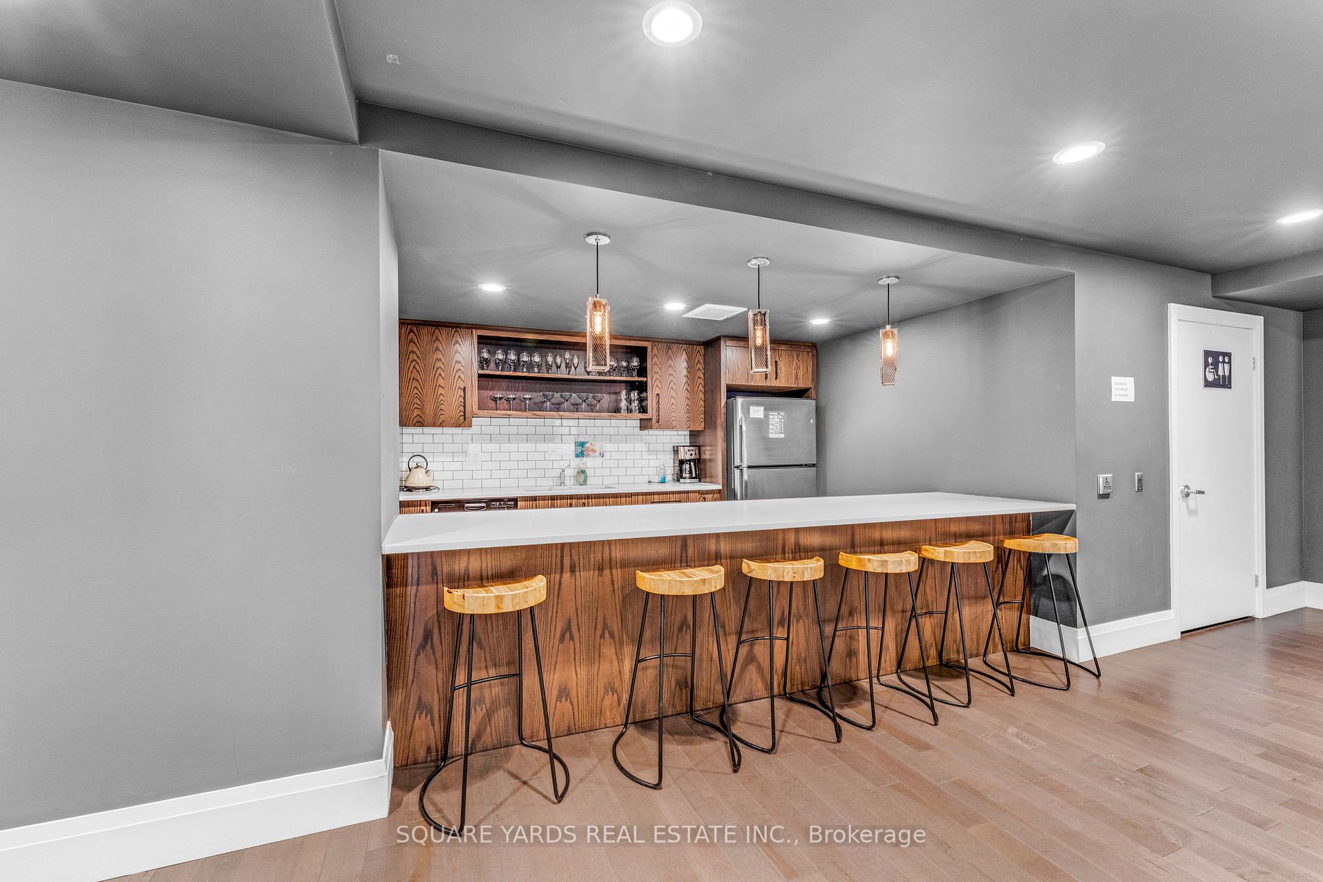53 Arthur St S, #404