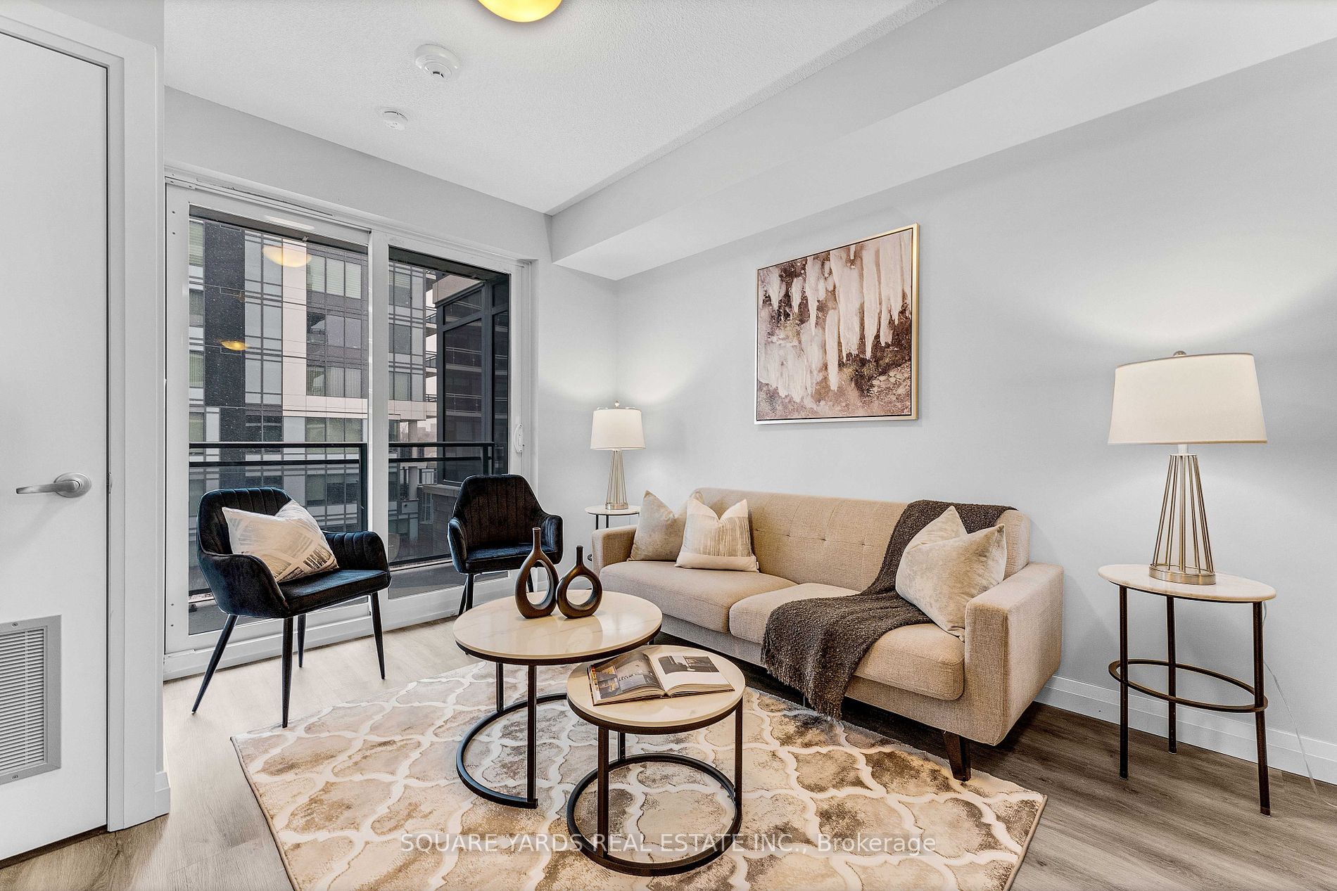 53 Arthur St S, #404