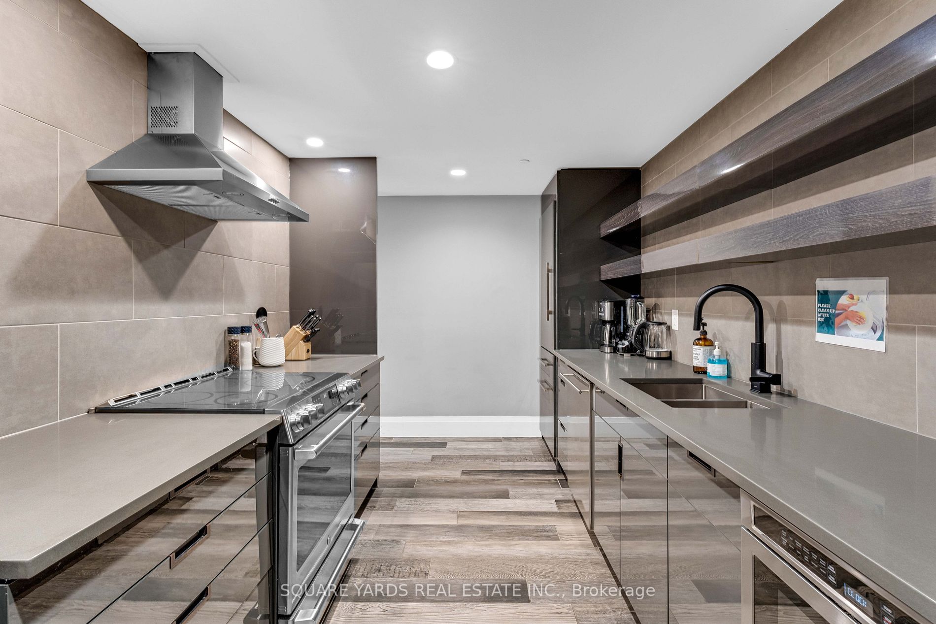 53 Arthur St S, #404