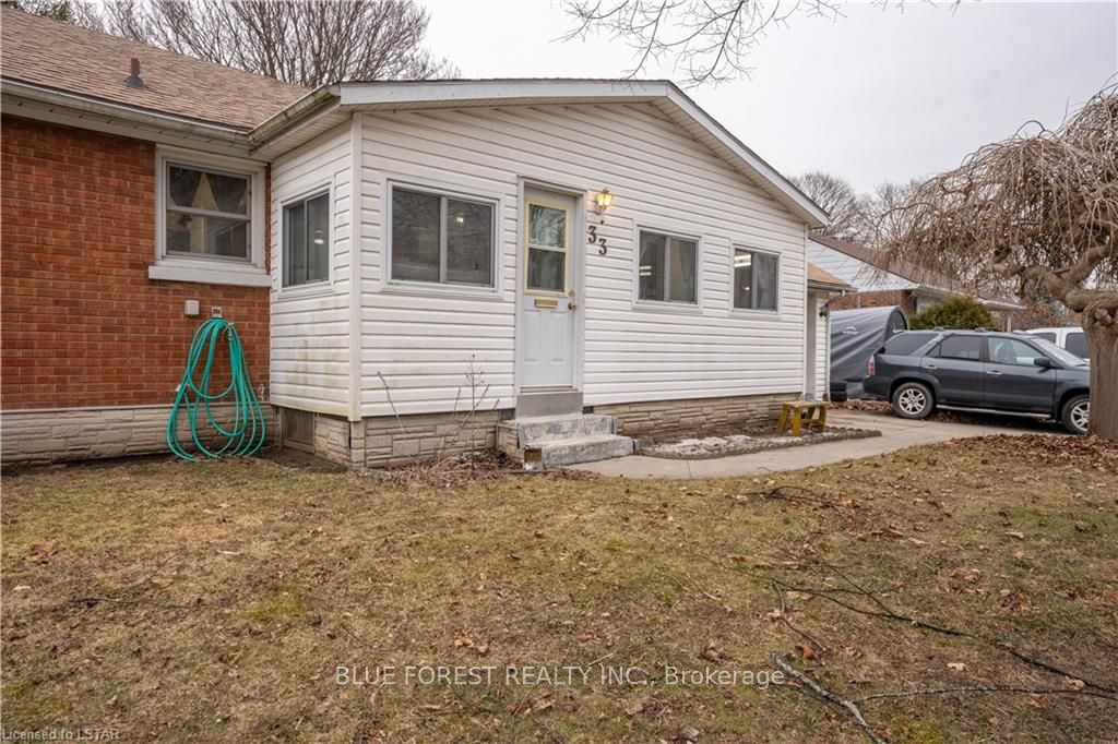 33 John St