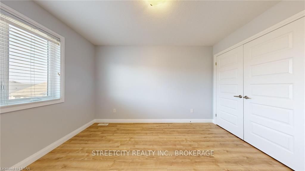 819 KLEINBURG Drive #4