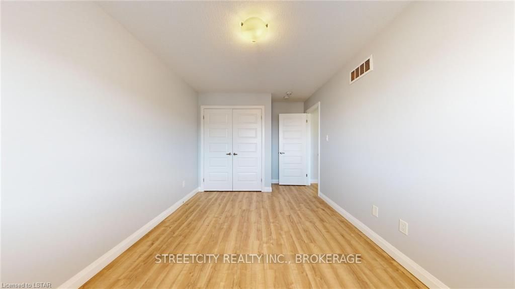 819 KLEINBURG Drive #4