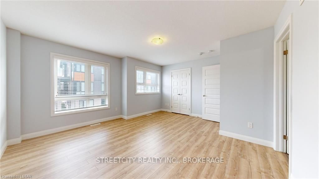 819 KLEINBURG Drive #4