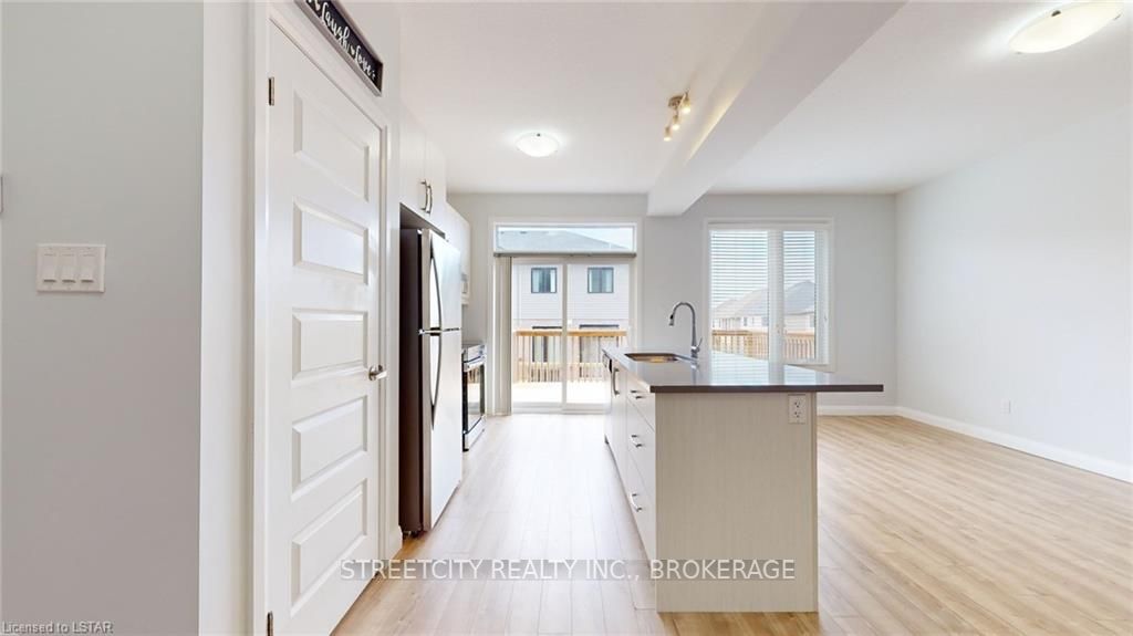 819 KLEINBURG Drive #4