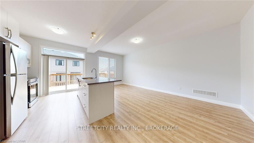 819 KLEINBURG Drive #4