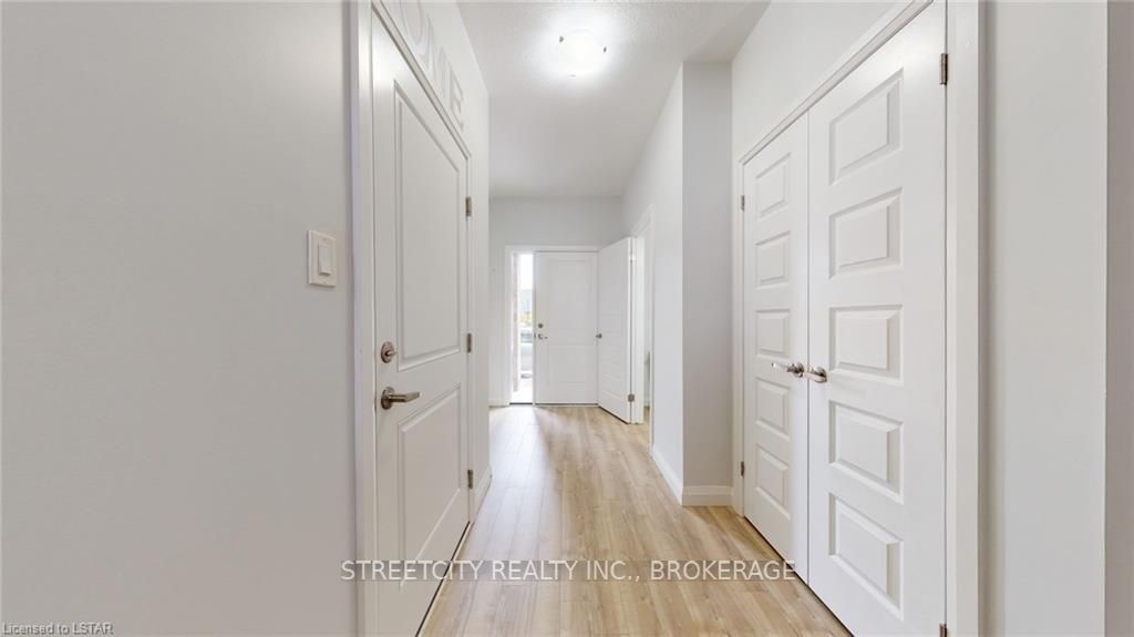 819 KLEINBURG Drive #4