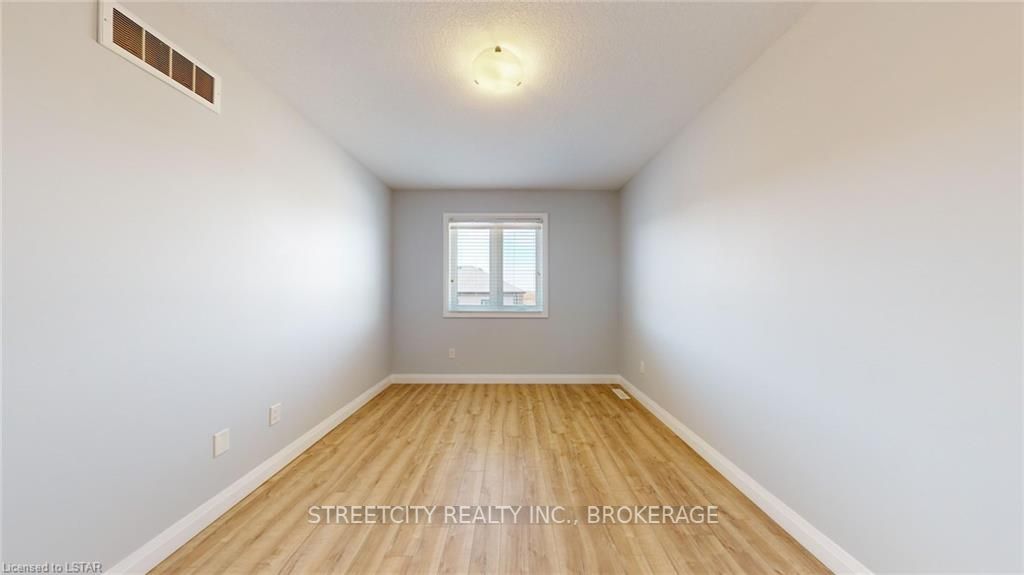 819 KLEINBURG Drive #4