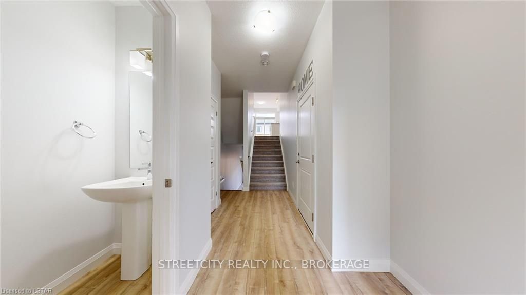 819 KLEINBURG Drive #4
