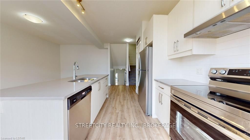 819 KLEINBURG Drive #4