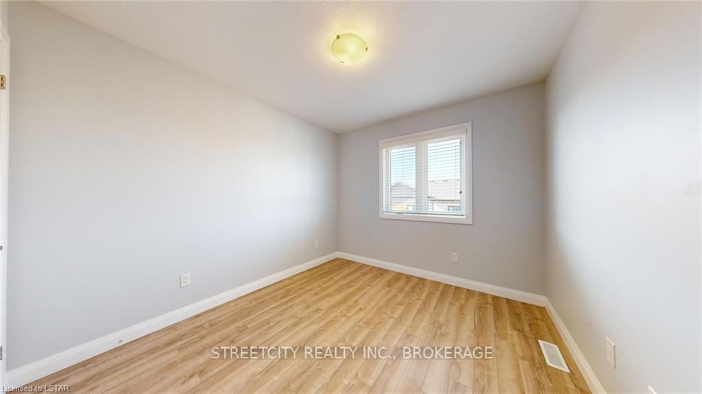 819 KLEINBURG Drive #4