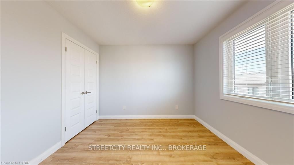 819 KLEINBURG Drive #4