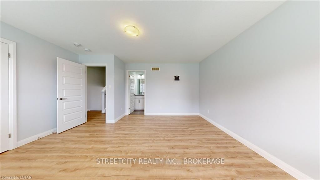 819 KLEINBURG Drive #4